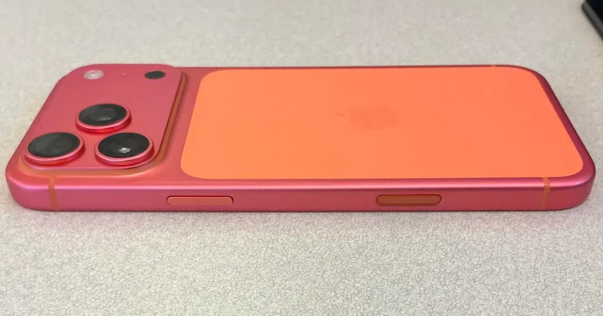 Die iPhone 17 Pro Max Cosmic Orange-Geräte verfärben sich leise rosa